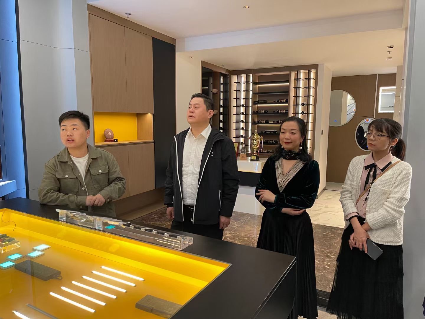 Zhang Chuanxi, Executive Chairman of the Furniture and Decoration Chamber of Commerce of the All-China Federation of Industry and Commerce, and his party visited Jedver