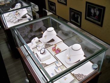 Advantages of jewelry cabinet lights